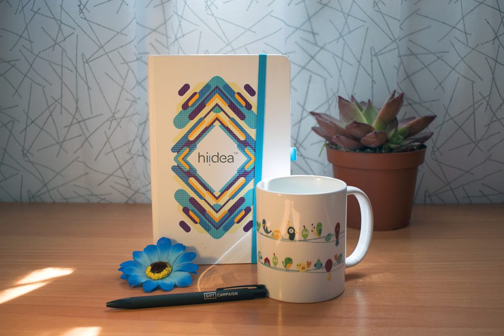 Exemplo de caneca personalizada com a imagem de marca de uma empresa