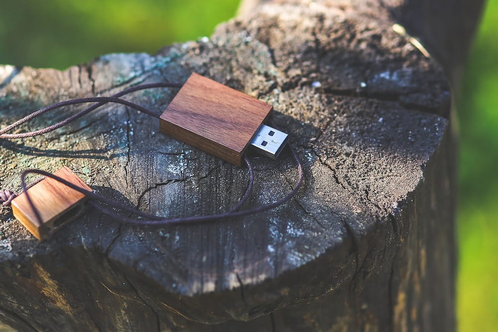 Memórias USB de madeira