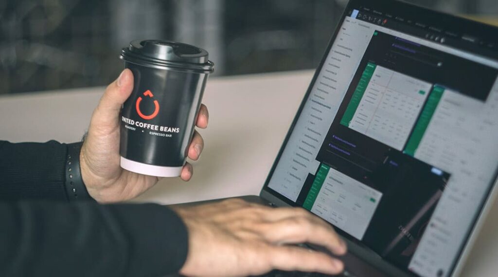 copoo de café takeaway com logo