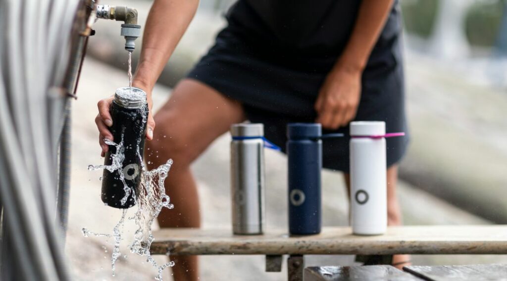 enchimento de garrafas de água personalizadas