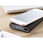 Powerbank sem fios com acabamento em borracha de 8.000 mAh Wireless cor preto segunda vista conjunto