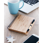 Caderno reciclado com caneta e capa de bambu folhas A5 pautadas Bamboo cor madeira vista conjunto