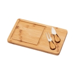 Tábua de queijos para brindar os clientes com dois utensílios Cheddar cor natural