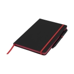 Caderno com caneta e detalhes coloridos, folhas A5 pautadas BlackBook cor vermelho segunda vista frontal