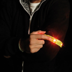 Pulseira refletora ajustável com 4 LEDs vermelhos e função de flash cor amarelo quinta vista