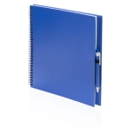 Caderno reciclado de cor apelativa, com caneta, folhas A4 lisas ECOriginal cor azul