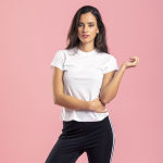 T-shirts desportivas personalizadas em poliester 135 g/m2 MKT vista de ambiente