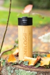 Copo térmico elegante exterior de bambu e tampa anti-gotas 450ml Wood cor madeira vista de ambiente 2