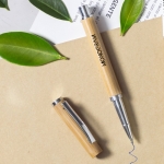 Roller em bambu para brindes de empresas tinta azul Bamboo cor madeira clara quinta vista