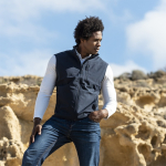 Colete softshell reciclado, transpirável, impermeável 300 g/m2 MKT Jandro vista de ambiente