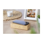 Carregador sem fio de bambu com relógio LED integrado Desk Clock cor madeira quinta vista
