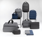 Bolsa para portátil reciclada com bolso lateral 15,6'' Pocket rPET cor cinzento-escuro vista de ambiente 2