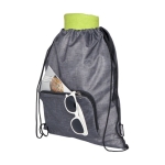 Saco-mochila de rPET com cordão dobrável e bolso frontal cor cinzento segunda vista