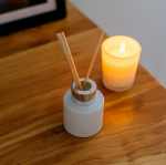 Conjunto aromático de ambientador de 50 ml e vela perfumada Wellness cor branco vista detalhe 2