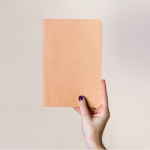 Caderno A5 com capa de cartão e folhas pautadas cor de creme cor natural segunda vista