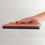 Caderno A5 com capa de cartão e folhas pautadas cor de creme cor natural quarta vista