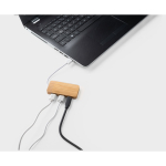 Hub USB 2.0 com porta tipo C em bambu e cabo com o logotipo cor natural quarta vista