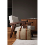 Pasta para portátil acolchoada reciclada elegante 16'' EcoJourney cor bege vista de ambiente