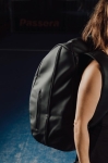 Saco para padel com bolsos ocultos e espaço para sapatos Contempo cor preto vista de ambiente 2