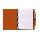 Caderno de capa dura e caneta a condizer, folhas A6 pautadas segunda vista