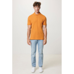 Polo piqué corte regular algodão ecológico, 220 g/m2, Iqoniq Yosemite cor cor-de-laranja vista com modelo