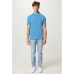 Polo piqué corte regular algodão ecológico, 220 g/m2, Iqoniq Yosemite cor ciano terceira vista com modelo