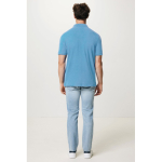 Polo piqué corte regular algodão ecológico, 220 g/m2, Iqoniq Yosemite cor ciano quarta vista com modelo