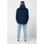 Casaco softshell de homem casual fit 300 g/m2 Iqoniq cor azul-marinho terceira vista com modelo