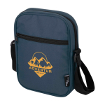 Saco tiracolo de poliéster reciclado repelente à água com bolsos vista impressão transfer