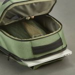 Mochila impermeável bicolor de nylon reciclado para portátil 15,6'' cor verde militar terceira vista de detalhe
