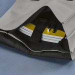 Mochila em pele sintética reciclada e plástico reciclado para PC de 17'' cor cinzento-claro terceira vista 
