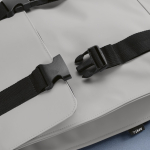 Mochila em pele sintética reciclada e plástico reciclado para PC de 17'' cor cinzento-claro quarta vista 