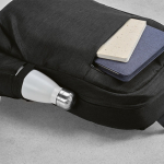 Mochila de 300D RPET com compartimento frontal com zíper 18L 15,6” cor preto vista de detalhe 