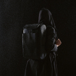 Mochila de couro sintético com espaço acolchoado para portátil 20L cor preto vista de ambiente 