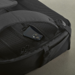 Mochila urbana em plástico reciclado com fita para trolley 17'' cor preto quinta vista de detalhe 