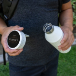 Garrafa em aço inoxidável reciclado com indicadores LED 650ml cor branco vista de ambiente 
