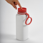 Garrafa aço inox reciclado tampa botão pressão e abertura 360° 820ml cor vermelho quarta vista 