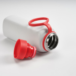 Garrafa aço inox reciclado tampa botão pressão e abertura 360° 820ml cor vermelho segunda vista ambiente
