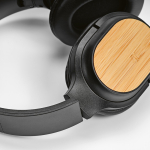 Auscultadores sem fios com bambu, carregamento USB-C e bateria de 8H cor preto vista de detalhe 