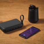 Coluna sem fios em plástico reciclado com grelhas amovíveis 10W cor preto vista de ambiente 