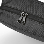 Nécessaire organizador de viagem em poliéster reciclado com gancho 4,5L cor preto terceira vista 