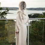 Roupão de algodão e poliéster com capuz ajustável, tamanho S/M cor bege sexta vista