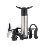 Conjunto de vinho com vários utensílios, como bomba e saca-rolhas