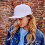 Boné de poliéster reciclado com pala plana de 5 painéis 300 g/m2