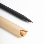 Caneta de alumínio reciclado com botão de bambu tinta preta cor preto