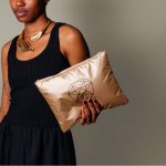 Nécessaire acolchoado feito de poliéster metalizado 150 g/m2 cor dourado quinta vista