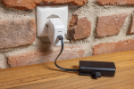 Powerbank portátil plástico reciclado cabo asa 3.000 mAh cor preto vista de ambiente 2