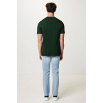 T-shirt unissexo de algodão 100% regular fit 180 g/m2 Iqoniq cor verde bosque segunda vista com modelo