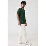 T-shirt unissexo de algodão 100% regular fit 180 g/m2 Iqoniq cor verde bosque quinta vista com modelo