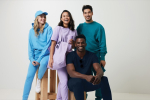 Calças unissexo estilo jogger de algodão reciclado, 340 g/m2 Iqoniq cor preto quarta vista com modelo
